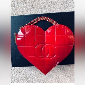 Chanel heart shaped minaudière 1/100